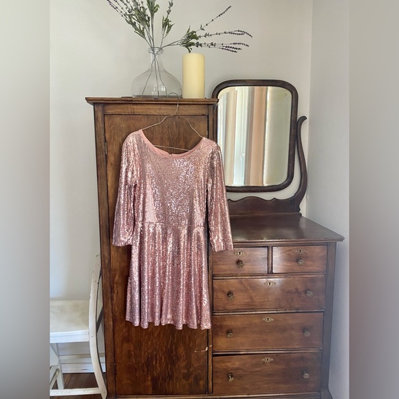 Pink sequins dress. Great for special occasions! - Picture 1 of 2